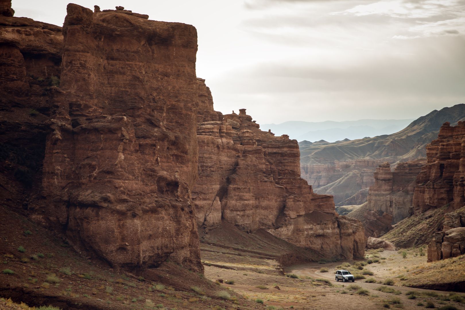 Land Rover Defender 110 photo 11