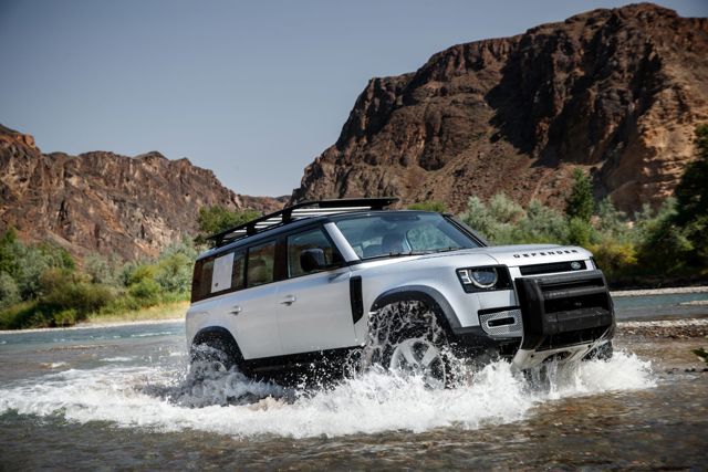 Land Rover Defender 110 Foto 14