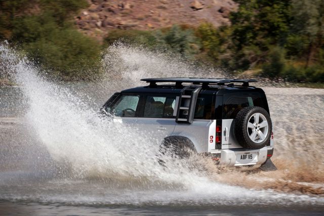 Land Rover Defender 110 Foto 17