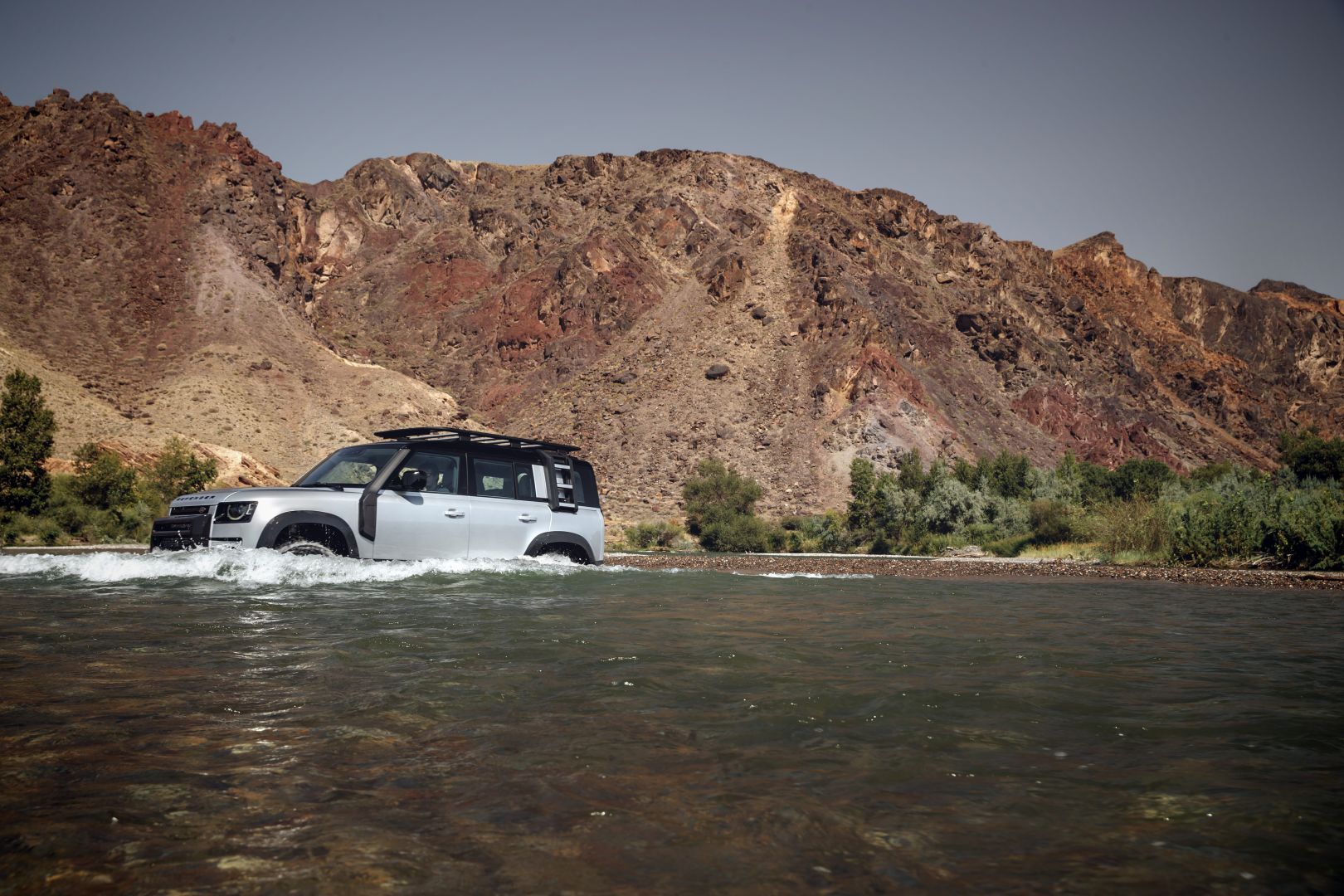 Land Rover Defender 110 photo 19