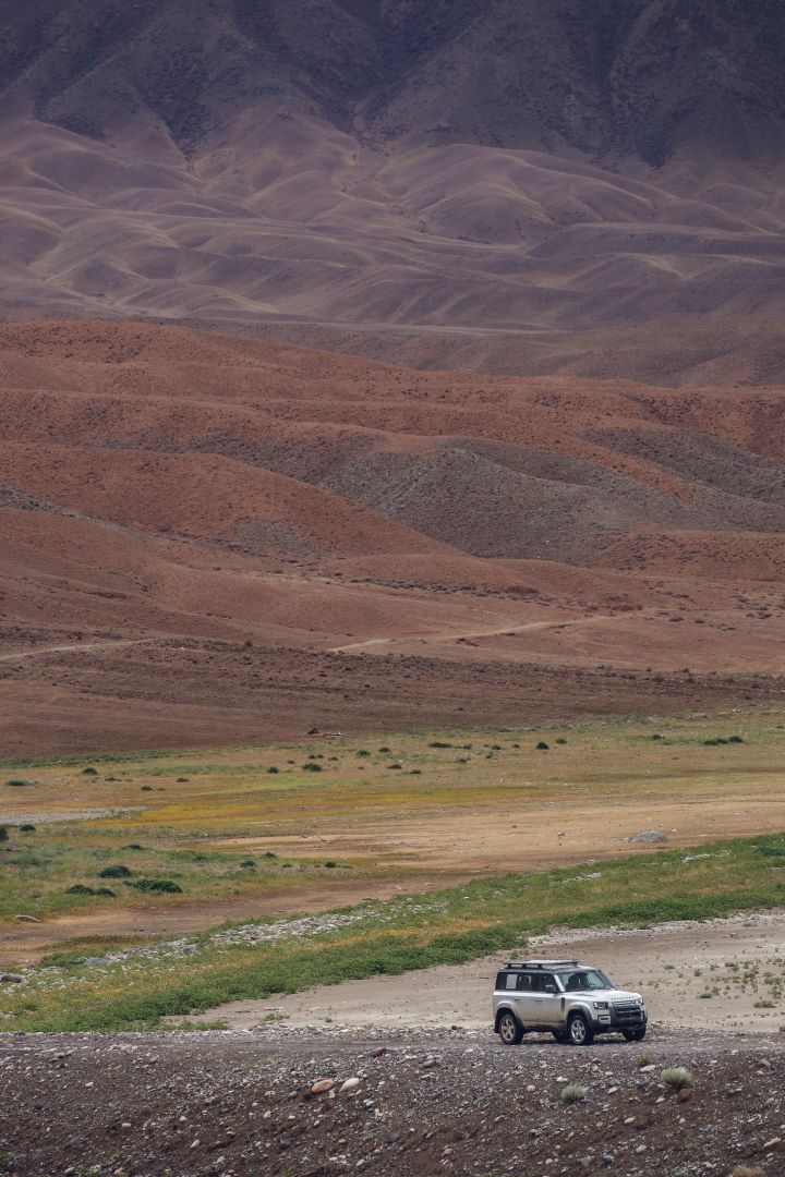 Land Rover Defender 110 photo 31