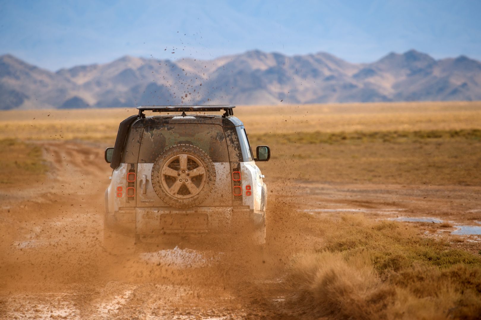 Land Rover Defender 110 photo 2