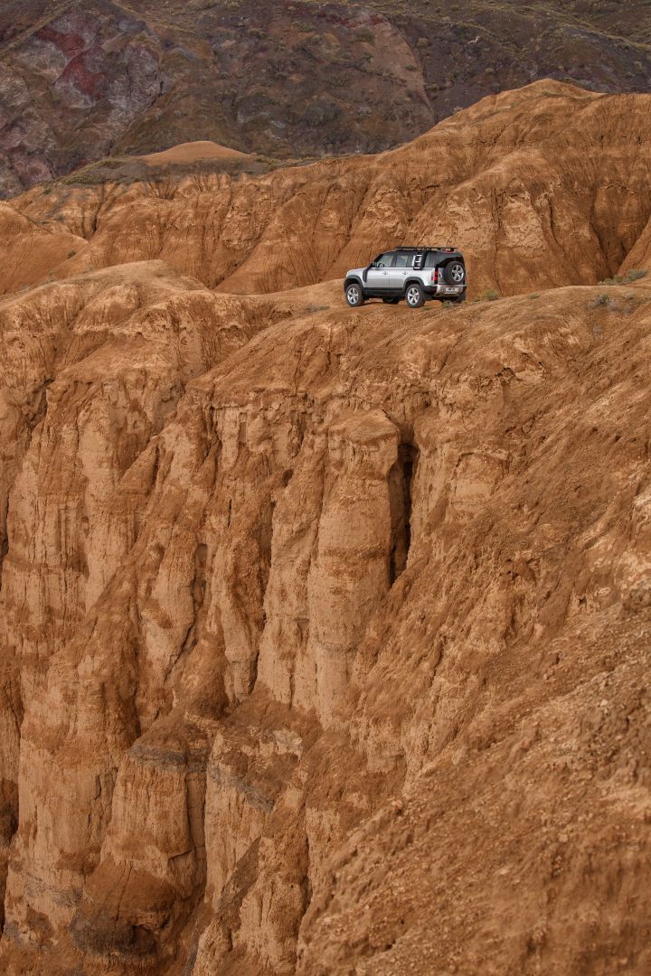 Land Rover Defender 110 photo 7