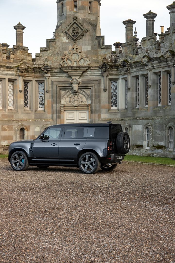 Land Rover Defender 110 photo 49