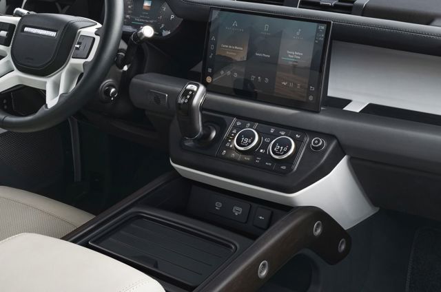 Land Rover Defender 130 photo 86