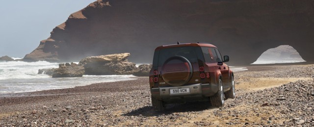 Land Rover Defender 130 photo 8