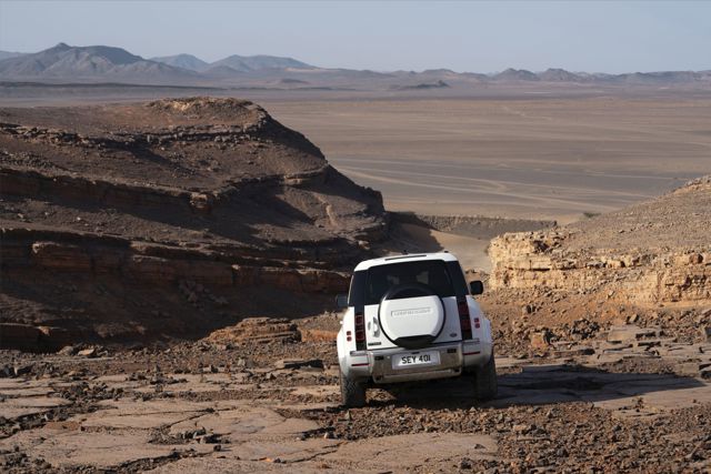Land Rover Defender 130 photo 11