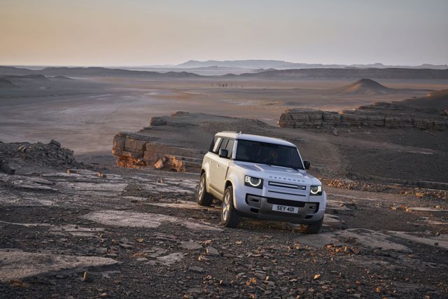 Land Rover Defender 130 photo 12