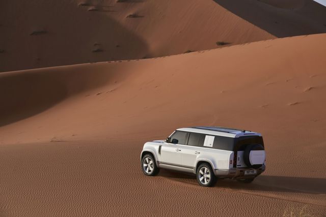 Land Rover Defender 130 photo 18