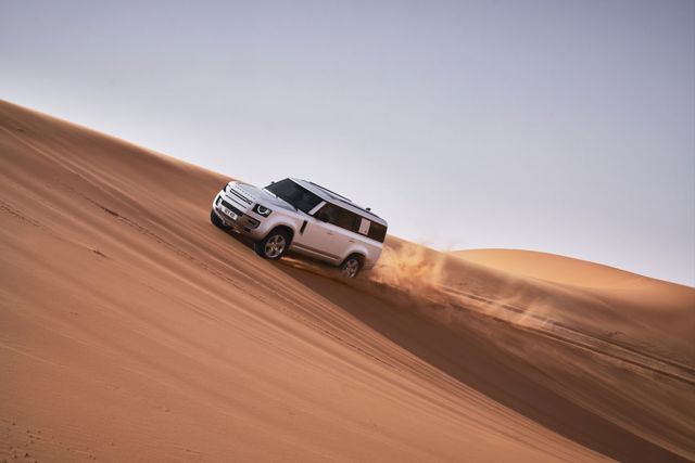 Land Rover Defender 130 photo 19