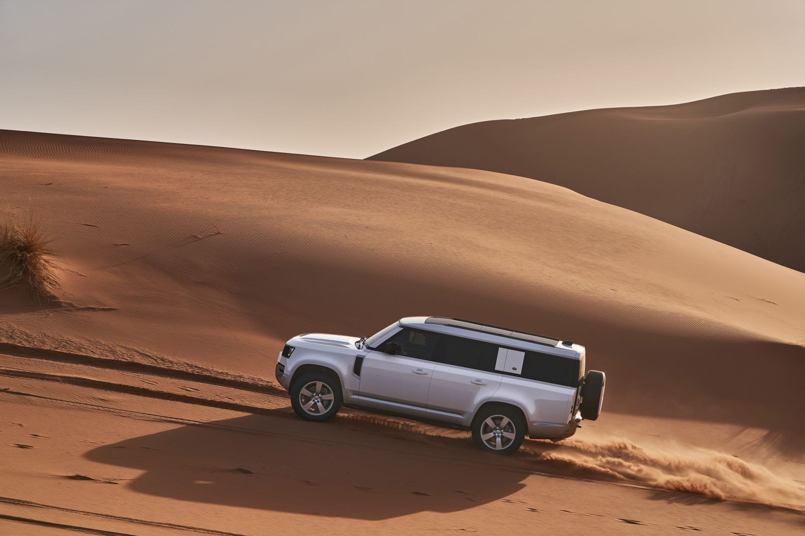 Land Rover Defender 130 photo 20