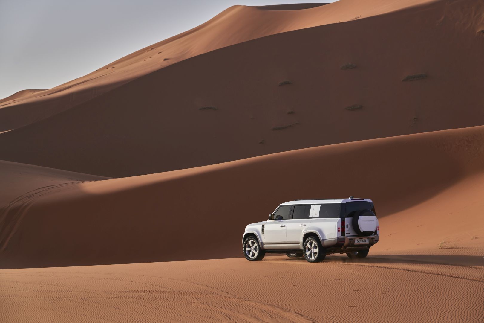 Land Rover Defender 130 photo 22