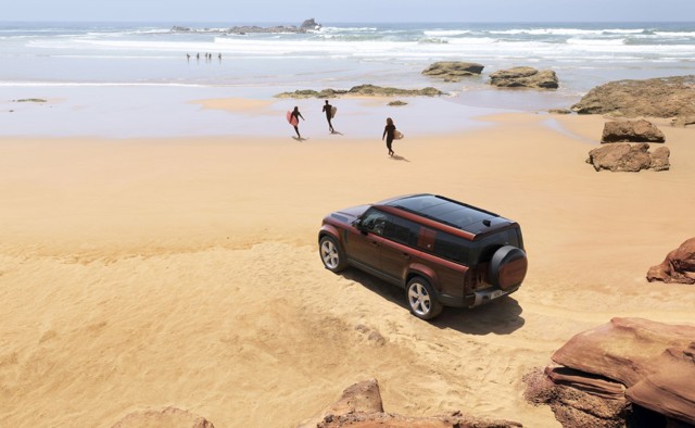 Land Rover Defender 130 photo 23