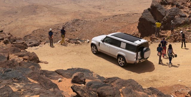 Land Rover Defender 130 photo 24