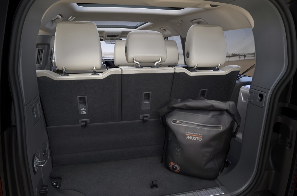 Land Rover Defender 130 photo 90