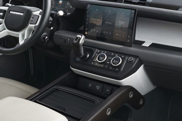 Land Rover Defender 130 photo 94