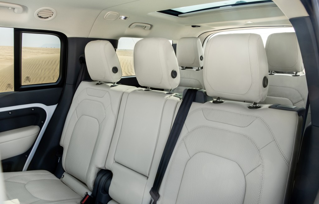 Land Rover Defender 130 photo 97