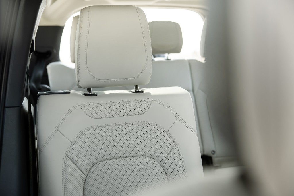 Land Rover Defender 130 photo 98