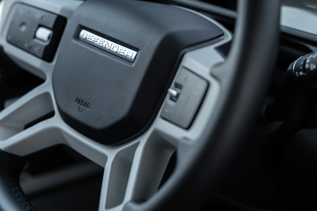 Land Rover Defender 130 photo 99