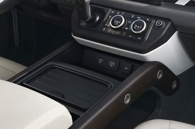 Land Rover Defender 130 photo 80