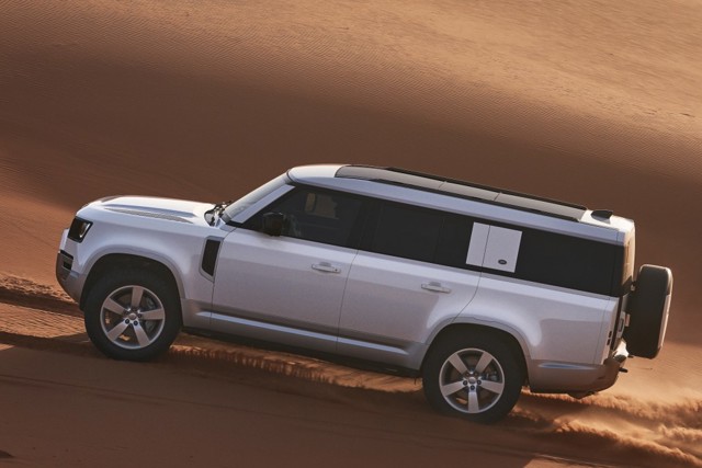 Land Rover Defender 130 photo 26