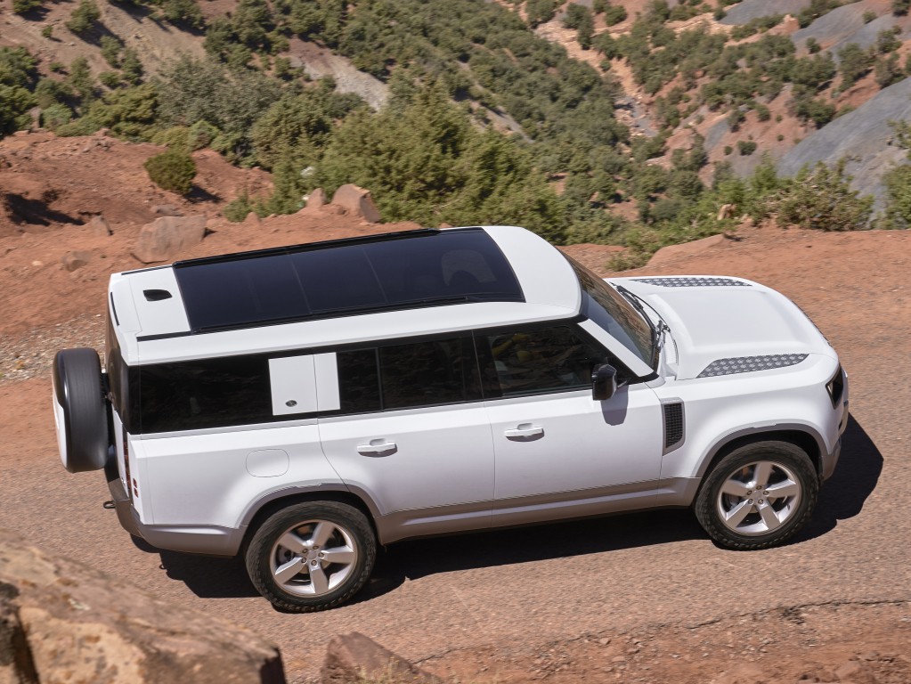 Land Rover Defender 130 photo 28