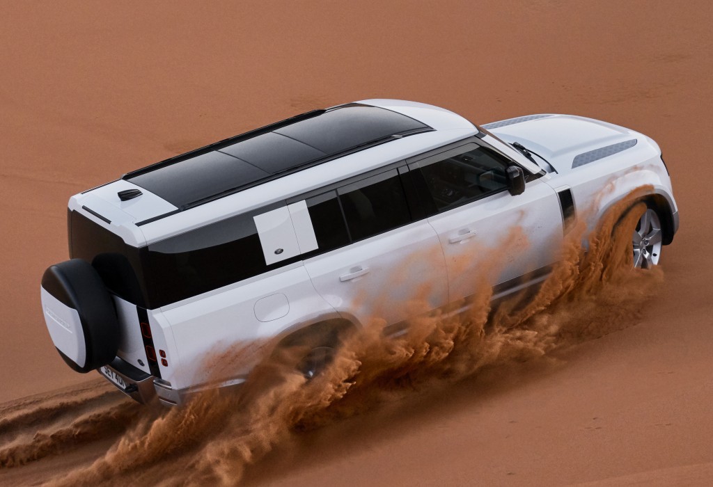 Land Rover Defender 130 photo 31