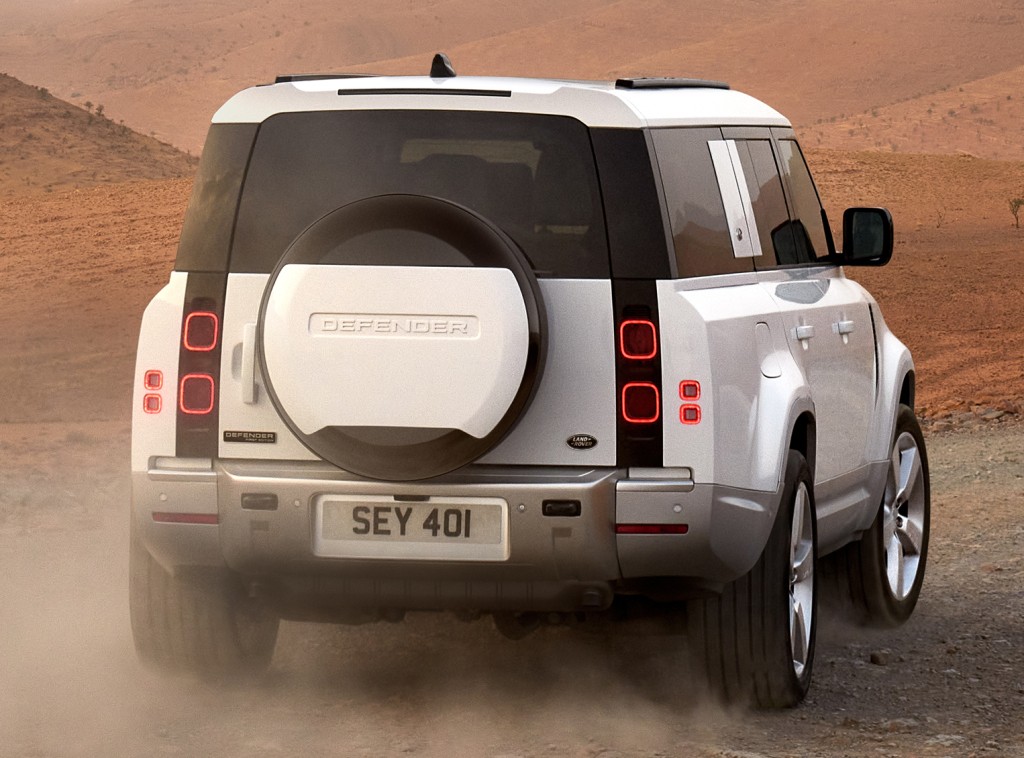 Land Rover Defender 130 photo 32