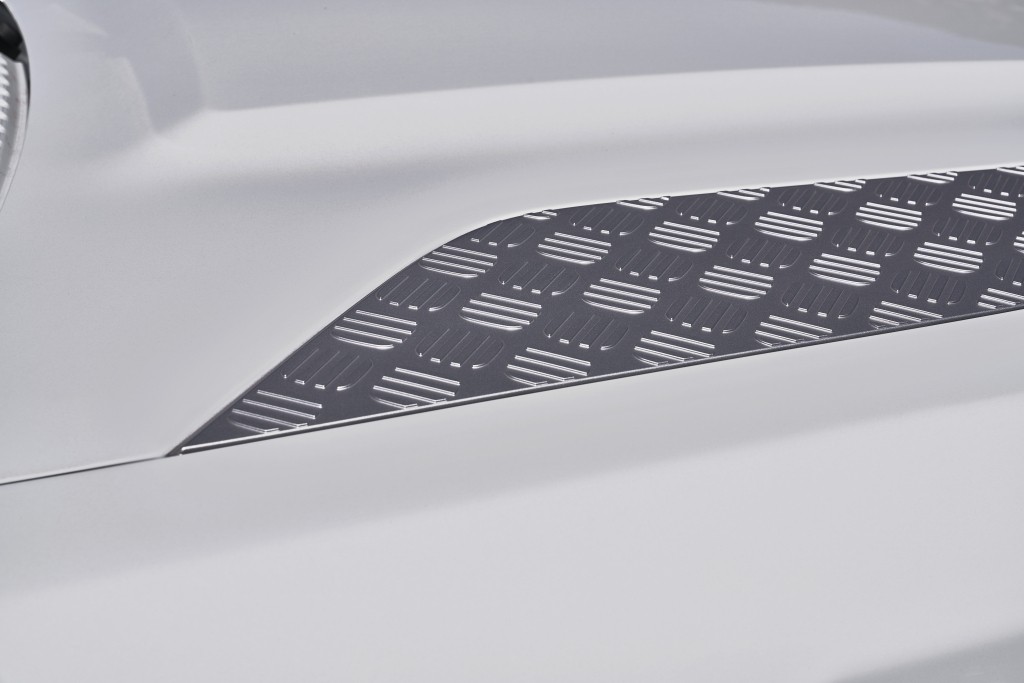 Land Rover Defender 130 photo 34