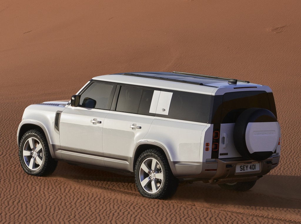 Land Rover Defender 130 photo 37