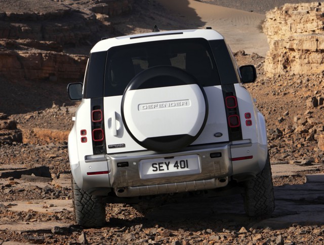 Land Rover Defender 130 photo 39