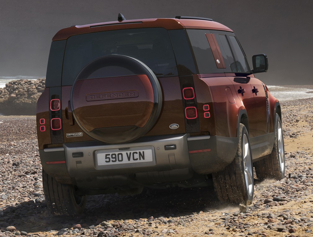 Land Rover Defender 130 photo 42