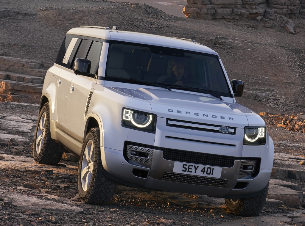 Land Rover Defender 130 photo 43