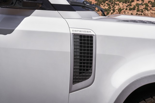Land Rover Defender 130 photo 45