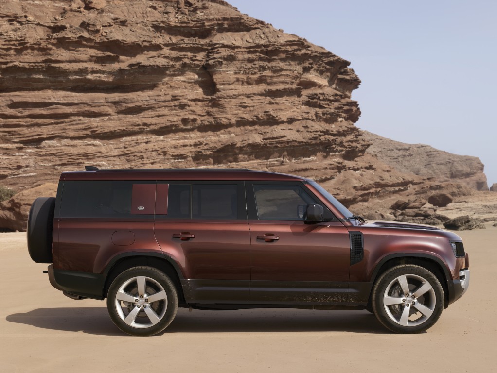 Land Rover Defender 130 photo 46