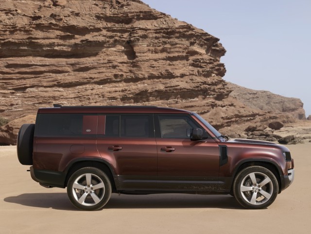 Land Rover Defender 130 photo 46