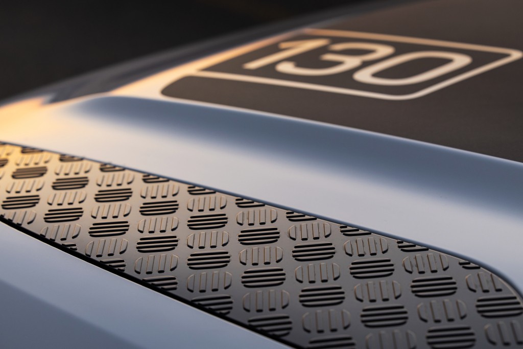 Land Rover Defender 130 photo 68