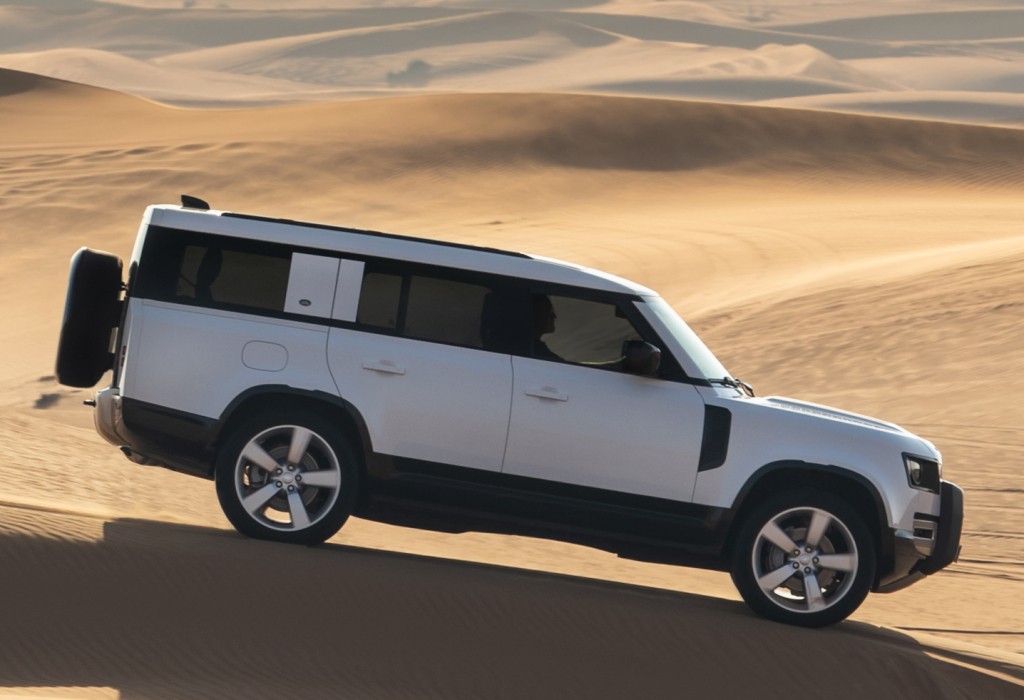 Land Rover Defender 130 photo 73