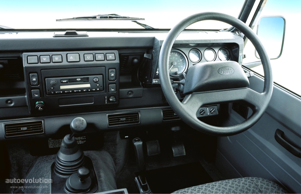Land Rover Defender 90 photo 13