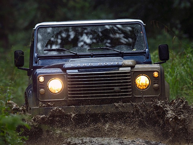 Land Rover Defender 90 photo 11