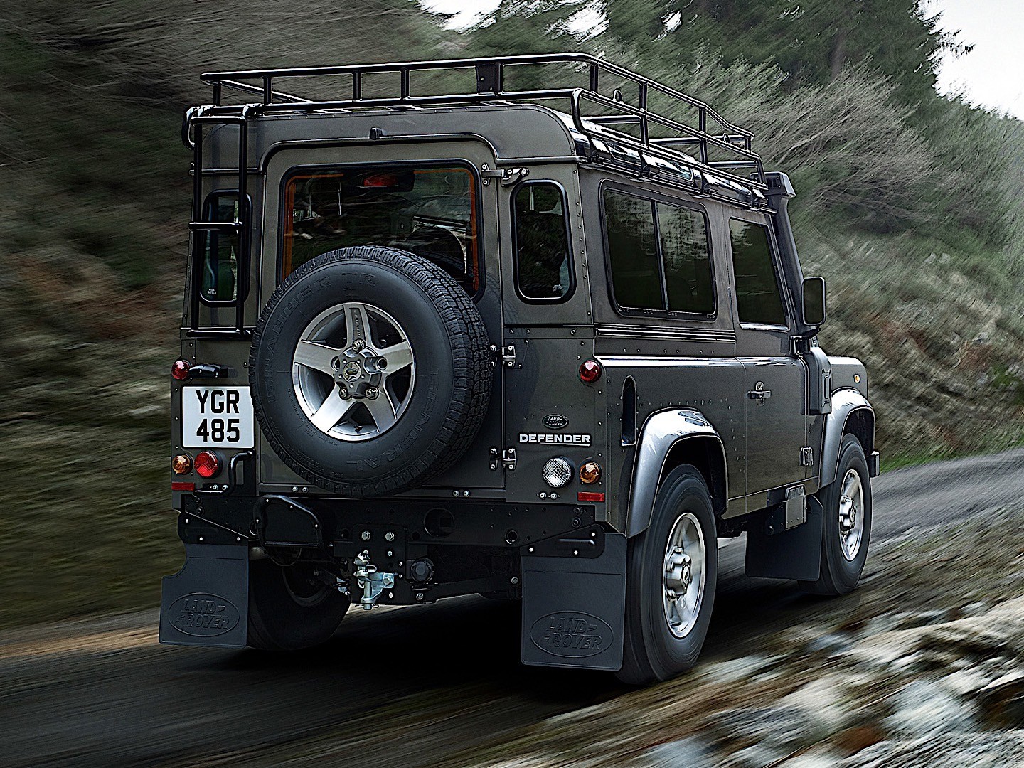 Land Rover Defender 90 photo 14