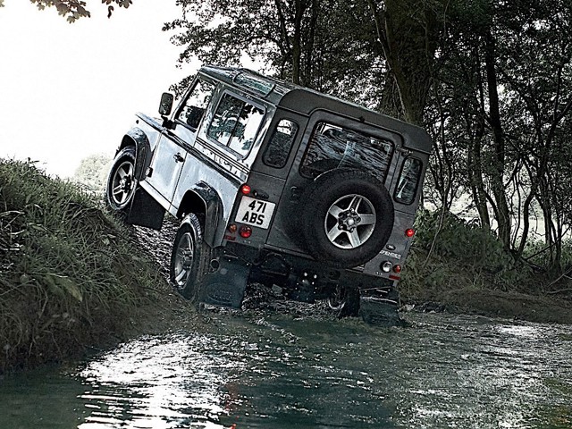 Land Rover Defender 90 photo 18