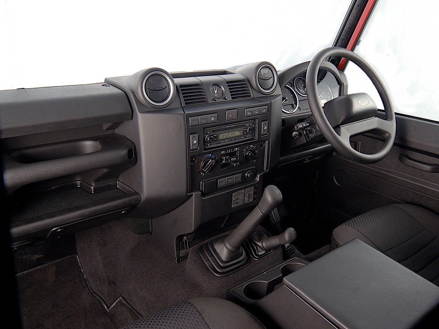 Land Rover Defender 90 photo 37