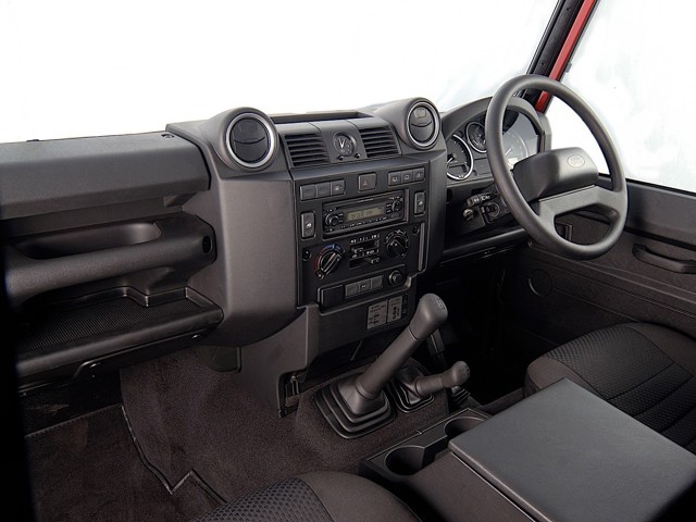 Land Rover Defender 90 photo 37