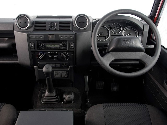 Land Rover Defender 90 photo 38
