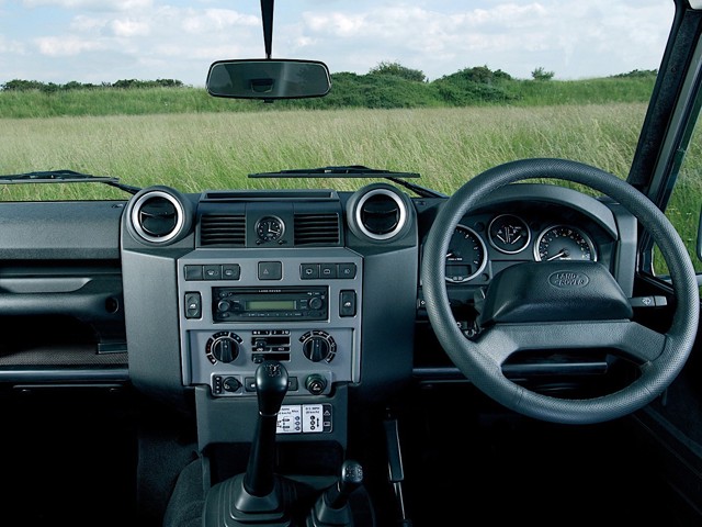 Land Rover Defender 90 photo 39