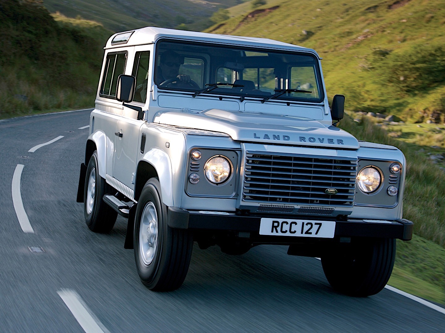Land Rover Defender 90 photo 21