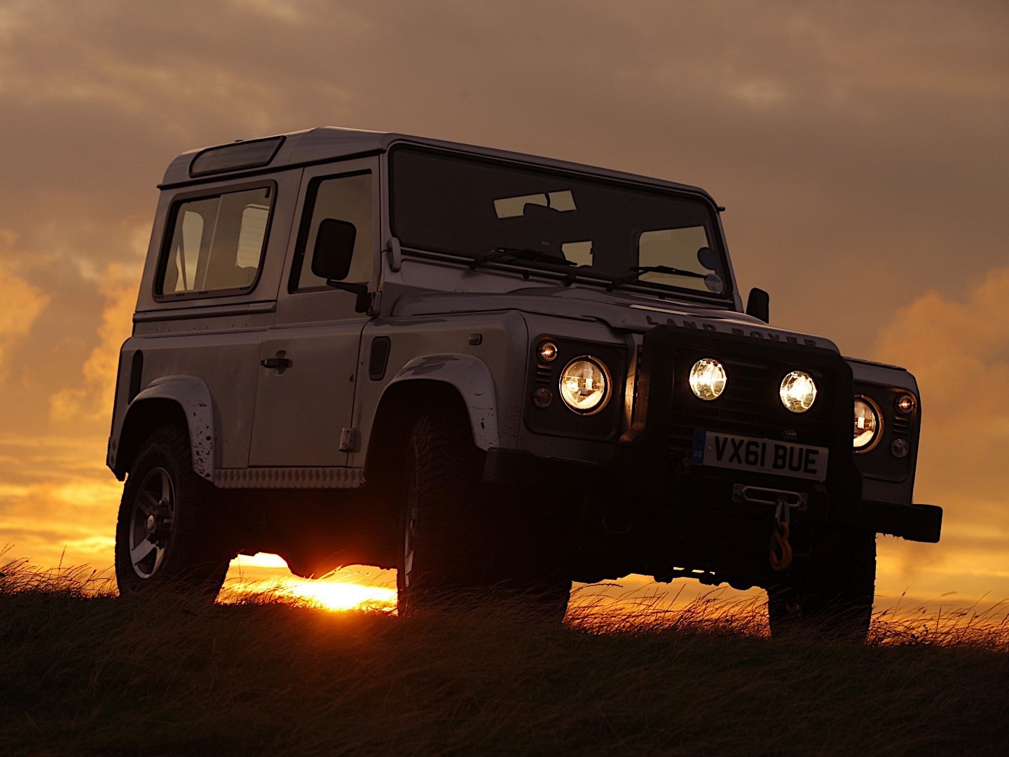 Land Rover Defender 90 photo 22