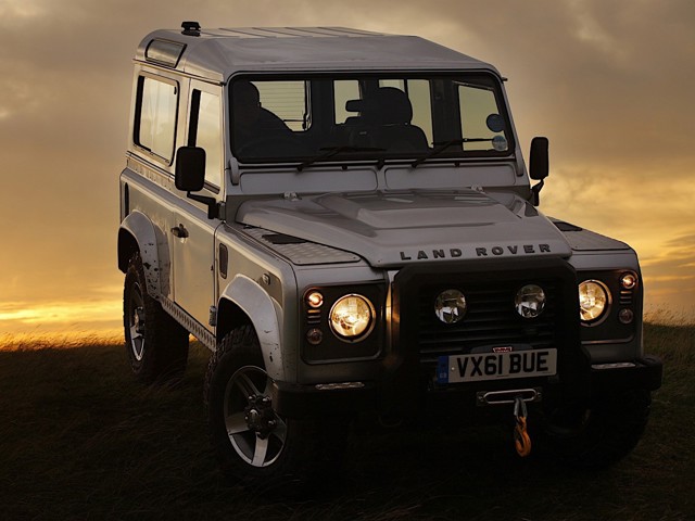 Land Rover Defender 90 photo 23