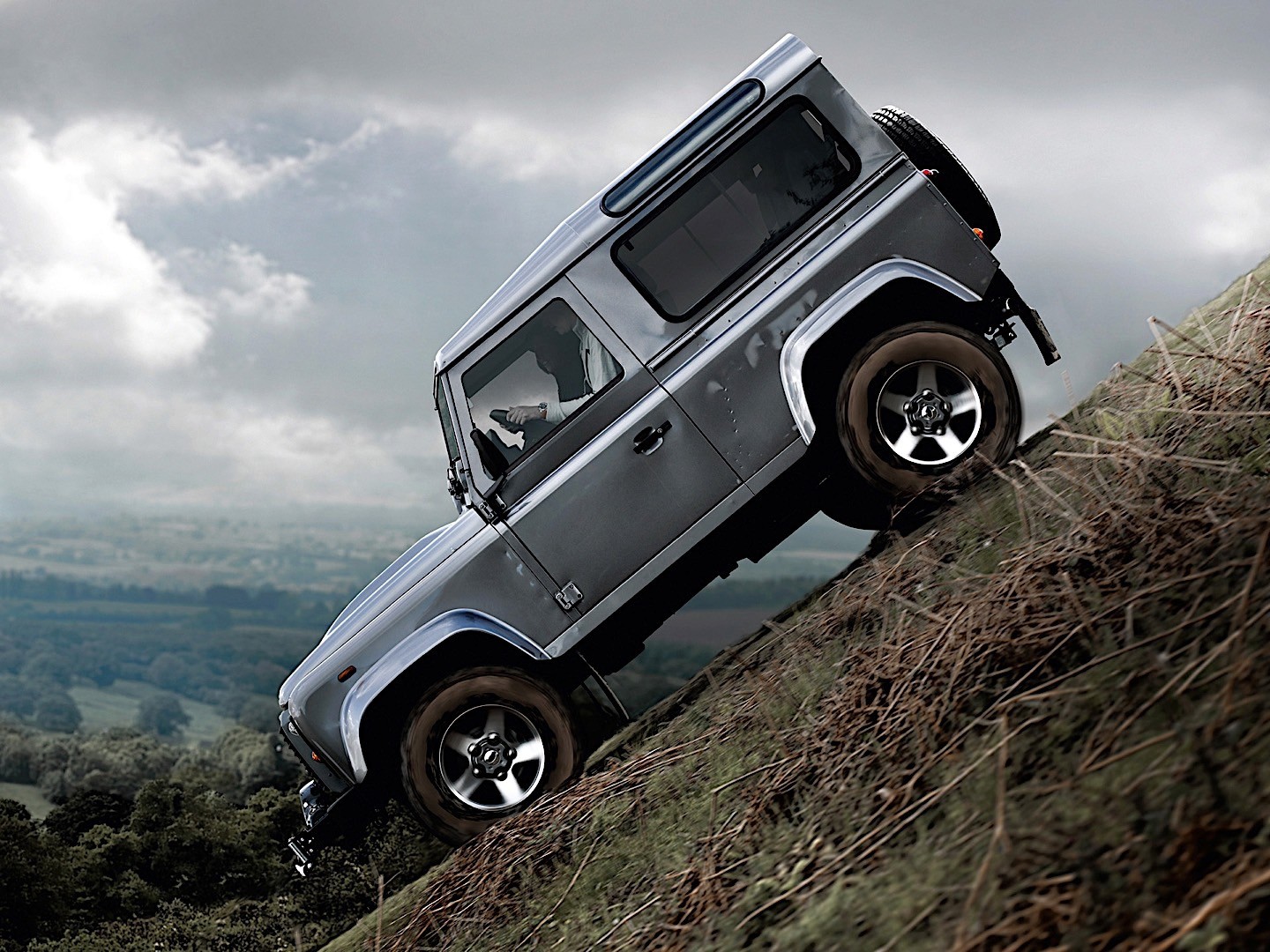 Land Rover Defender 90 photo 24